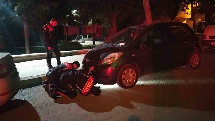 Yaramaz Kediyi Önce Polis Sonra İtfaiye Kurtardı