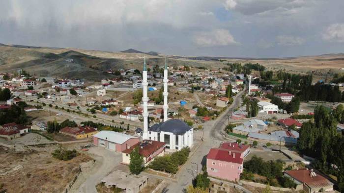 Dillerden Düşmeyen Türkünün Hikayesi Yürek Burkuyor