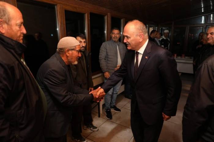 Başkan Özlü Sıkılmadık El Bırakmadı