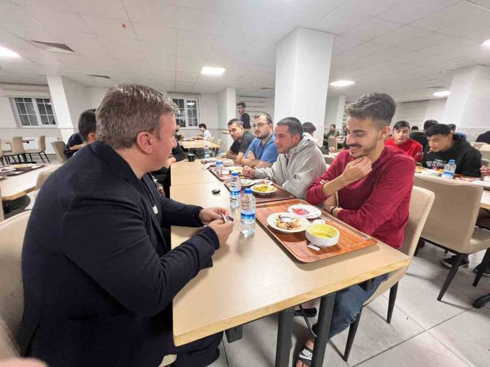 Öğrencilerden Valiye Bilet İndirimi Teşekkürü