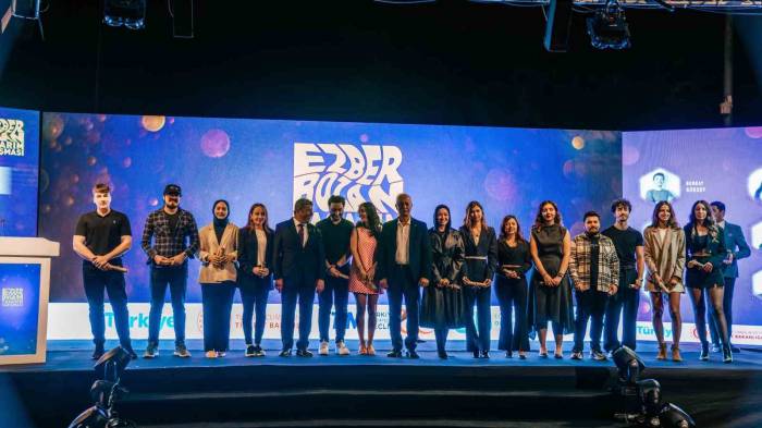 Ezber Bozan Tasarımcılar Ödüllerine Kavuştu