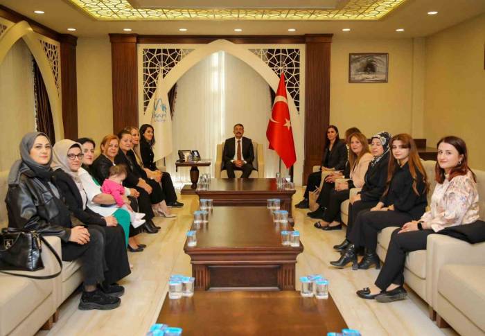 Vali Çelik, Girişimci İş Kadınlarıyla Bir Araya Geldi