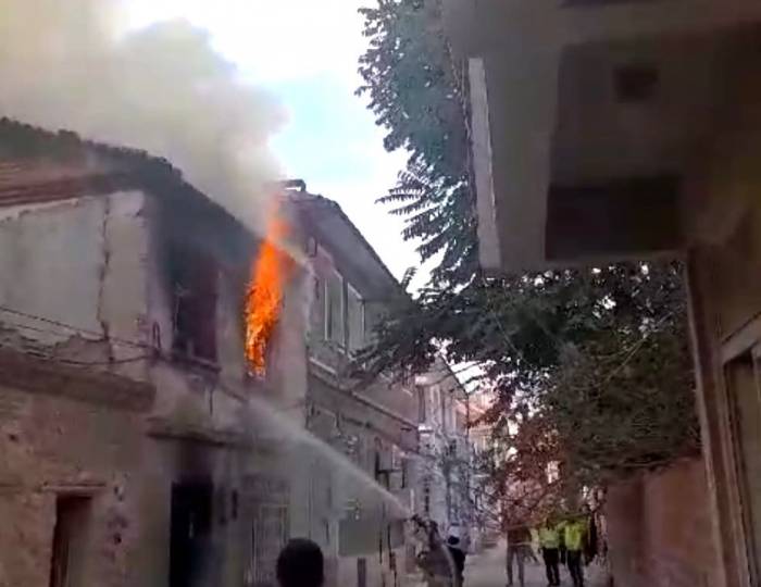 Balıkesir’de Tarihi Ev Alev Alev Yandı
