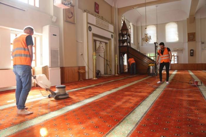 İbadethanelerde Temizlik Çalışması Yapıldı