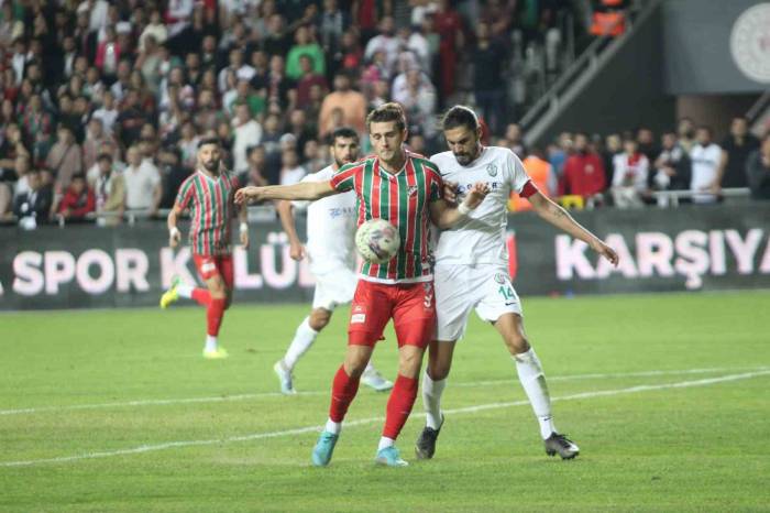 Karşıyaka’da Fatih Taşdelen, Batman Petrolspor Galibiyetinin Mimarlarından Oldu