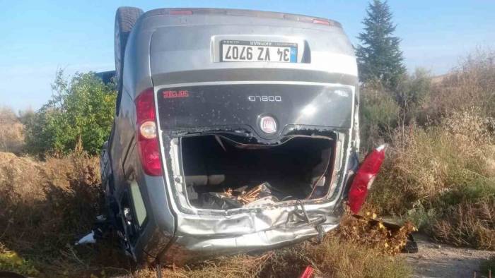 Metrelerce Sürüklenen Araç Şarampole Devrildi: 3 Yaralı