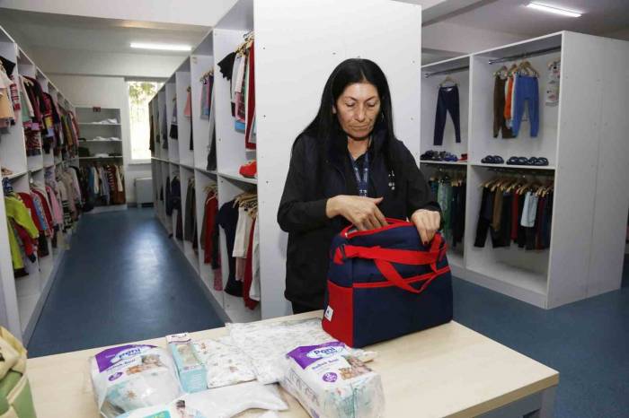 Küçükçekmece’de 2 Bin 90 Tane Yenidoğan Bebek Seti Ailelere Hediye Edildi