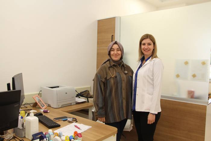 Kula’da 3 Uzman Hekim Daha Göreve Başladı