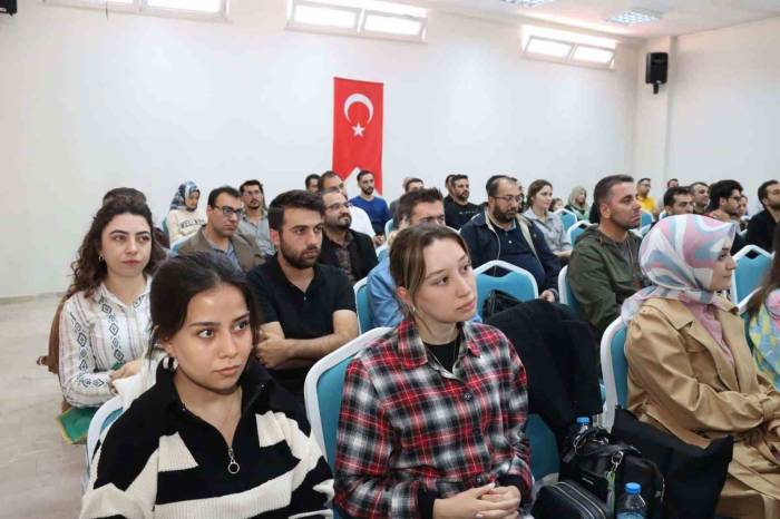 Sivas’ta Öğretmenlere Uyum Semineri Verildi