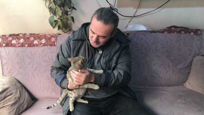 Taksi Durağının Maskotu ’pilli’ Mama Diye Kapıya Dayanınca Ortaya Sıcak Görüntüler Çıktı