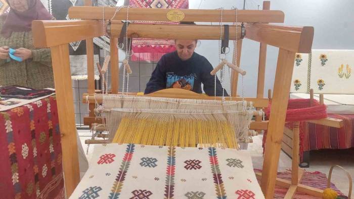 Türkiye’nin 100. Yılında "Geçmişten Geleceğe İzler" Sergisi