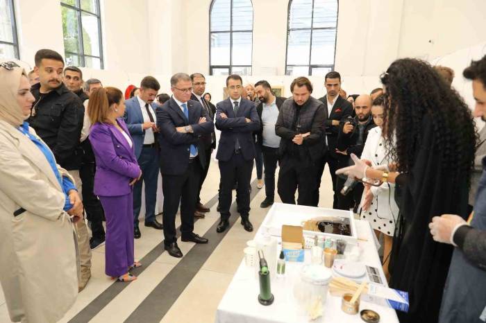 İpekyolu’nda ‘Işıltının Ahengi’ Sergisi