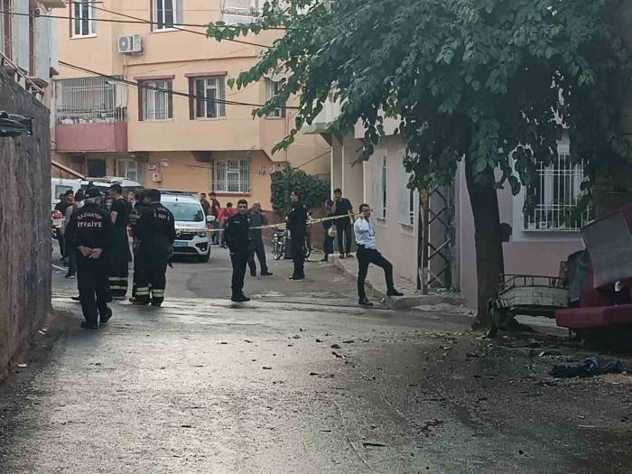 Uyuşturucu Bağımlısı Önce Evini Ateşe Verdi Sonra Silahla Havaya Ateş Etti