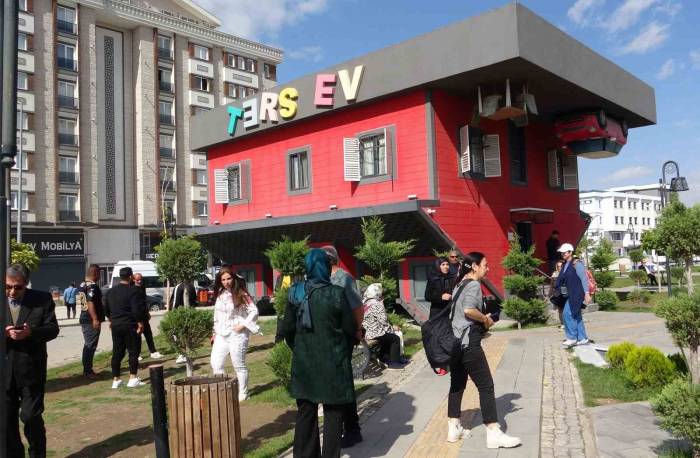 İranlılardan Ters Eve Yoğun İlgi