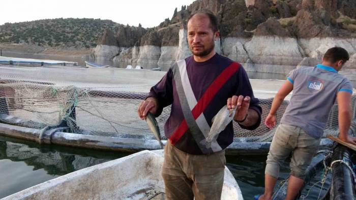 Tarım Arazisi Sular Altında Kalınca O Da Alabalık Üreticisi Oldu