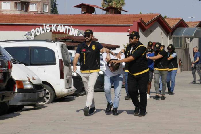 Çukurova Belediye Başkanı’nın Kızının Güzellik Salonuna Kurşun Yağdıran 3 Şüpheli Tutuklandı