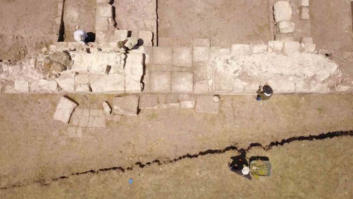 İç Kale Kazısında 5 Bin Yıllık Yerleşim Tabakalarına Ulaşıldı