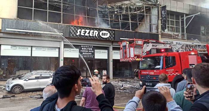 Bursa’da Mobilya Fabrikası Alevlere Teslim Oldu