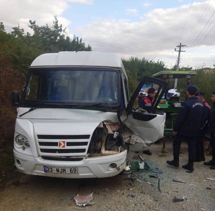 Çorum’da Öğrenci Servisi Kaza Yaptı