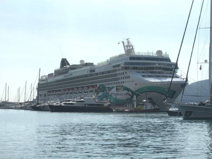 Dev Yolcu Gemisi İsrail’deki Savaştan Dolayı Rotasını Marmaris’e Çevirdi