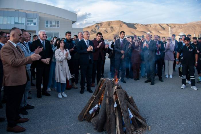 Ebyü’de Gençlik Ateşi Yakıldı, Mehteran Takımı Konser Verdi