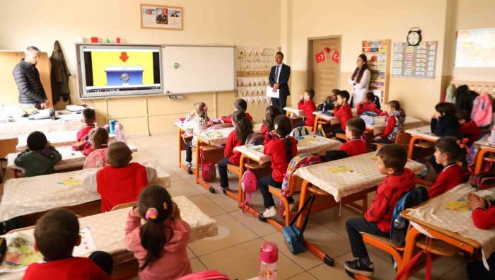 Büyükşehir’den Çocuklara Temizlik Eğitimi