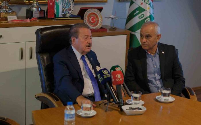 Cavit Çağlar, Bursaspor Kulübü’nü Ziyaret Etti