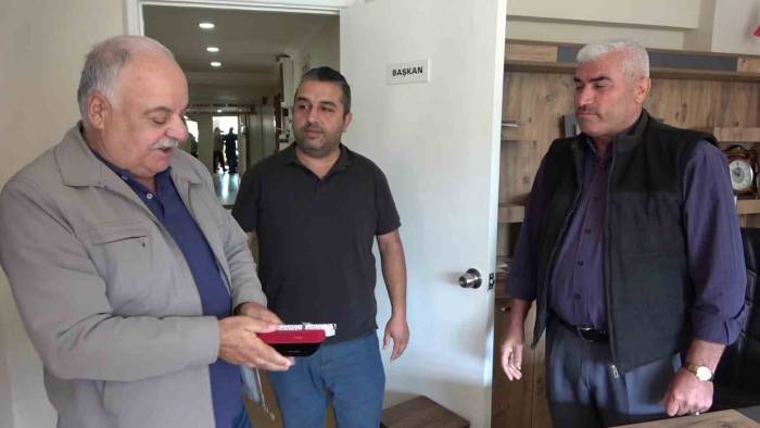 Minibüsünde Bulduğu 100 Bin Tl Değerindeki Altın Dolu Çantayı Sahibine Ulaştırdı