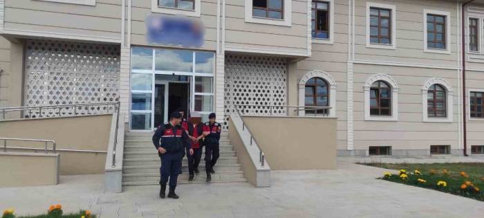 Hırsızlık Suçlarından Araması Bulunan 2 Şahıs Yakalanarak Cezaevine Teslim Edildi
