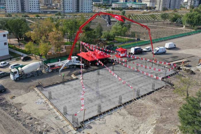 Keçiören’de Lavanta Bahçesi Kapalı Spor Salonu’nun Temeli Atıldı