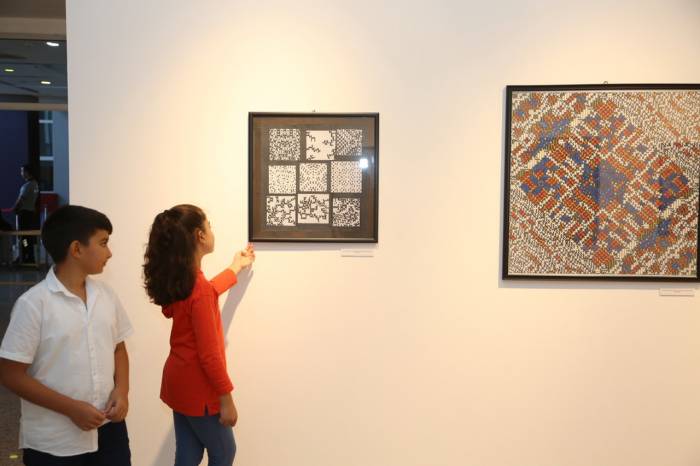 Küçükçekmece’de ’bir Nokta Bir Çizgi Sonsuzluğun Resmi’ İsimli Resim Sergisi Ziyarete Açıldı