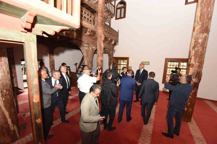 Bakan Ersoy: "Eşsiz Bir Yapı Olan Mahmut Bey Camii’nin Çevresinde Unesco İle Yeni Planlamalar Yapılacak"