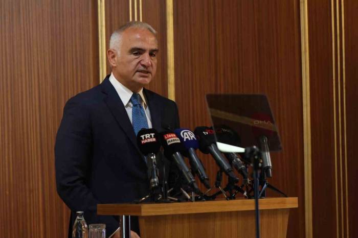 Bakan Ersoy: “Roma Dönemine Ait Bir Geyik Heykelinin De Aralarında Bulunduğu 37 Parça Eserimiz Artık Ait Olduğu Topraklara Dönüyor”