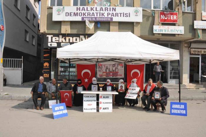 Acılı Aileler Evlat Nöbetine Devam Ediyor