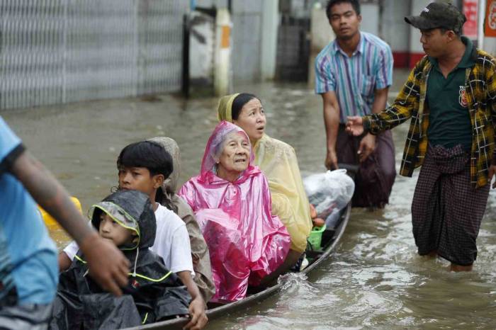 Myanmar’daki Selde 27 Bin 302 Kişi Yerinden Oldu