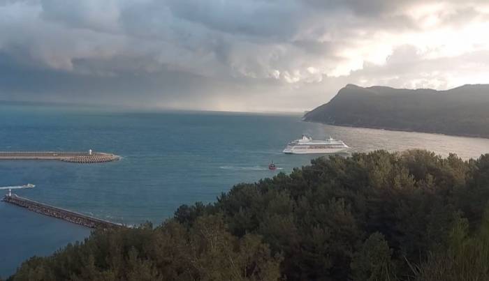 Rus Turistleri Taşıyan Kruvaziyer Gemiye Amasra’da Fırtına Sürprizi