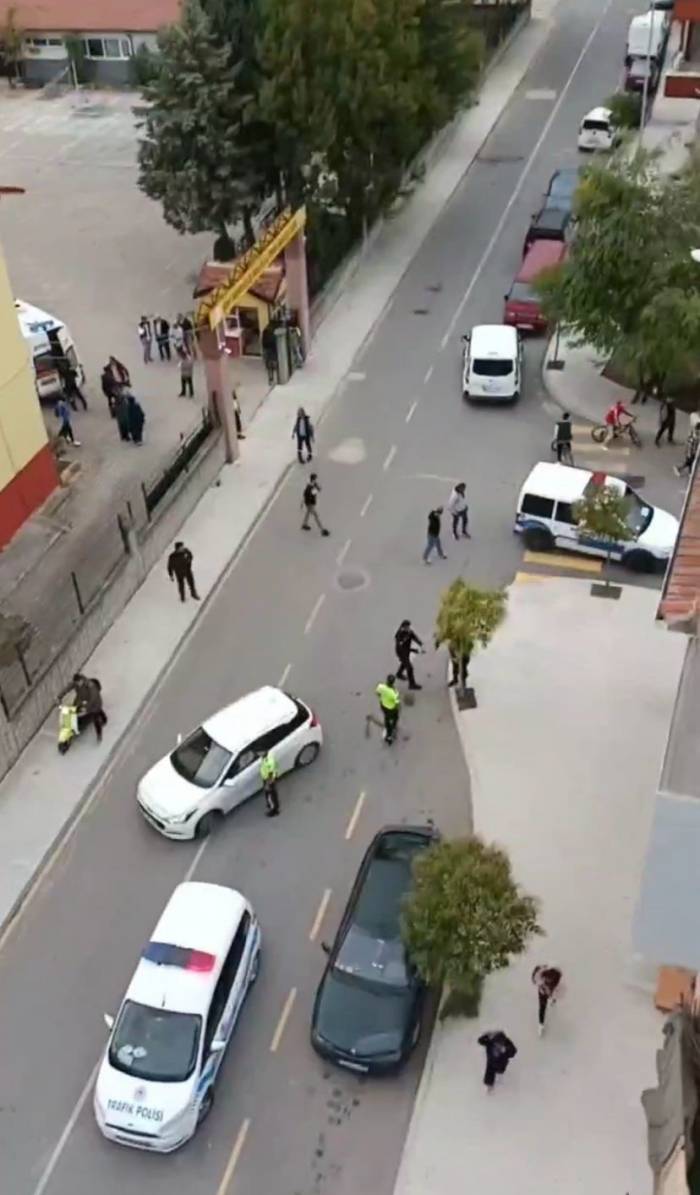Saplantılı Aşık Lisede Dehşet Saçtı: 1 Yaralı