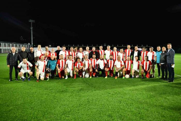 Emektar Sporcularla Protokolün Maçında Kazanan Dostluk Oldu