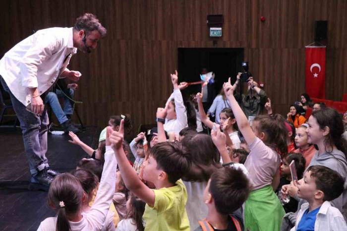 Lemi Filozof: "Çocuklar Hayal Etme Makineleridir"