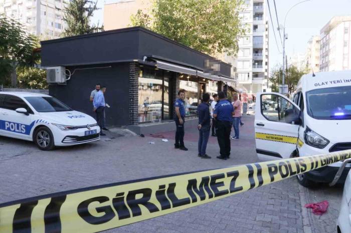 Giyim Mağazasına Silahlı Saldırı: 1 Ölü, 1 Yaralı