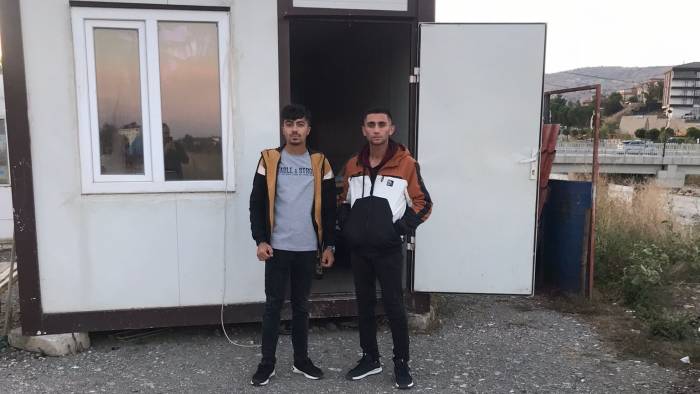 Konteynerde Kalan İki Üniversiteli Vali Doruk’un Sayesinde Pansiyona Kavuştu