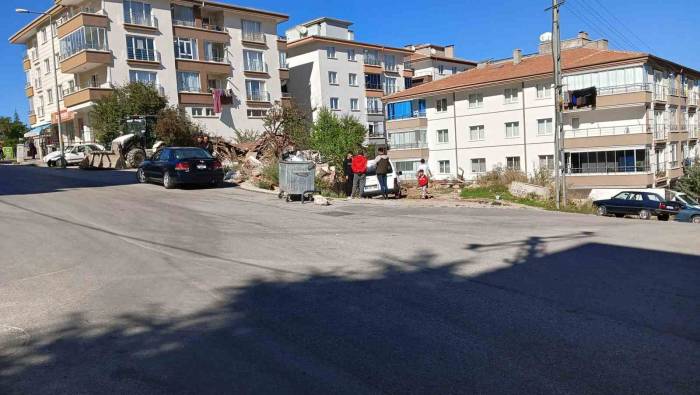Gecekondunun Yıkımı Sırasında Kepçe Operatörünü Silahla Yaraladı