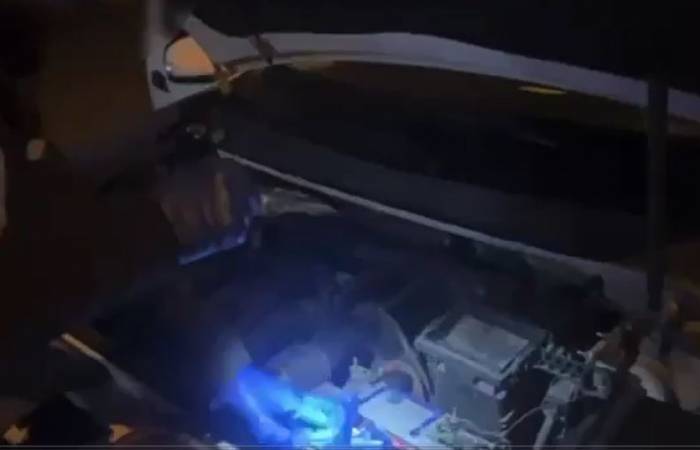 Arama Yapılan Araçtan 5 Ruhsatsız Tabanca Çıktı