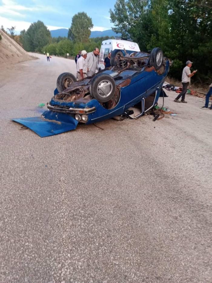 Burdur’da Kontrolden Çıkan Otomobil Takla Attı: 3 Yaralı