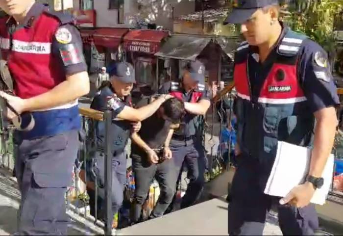 Yaşlı Kadının Altın Ve Paralarını Çalan Dolandırıcı Tutuklandı