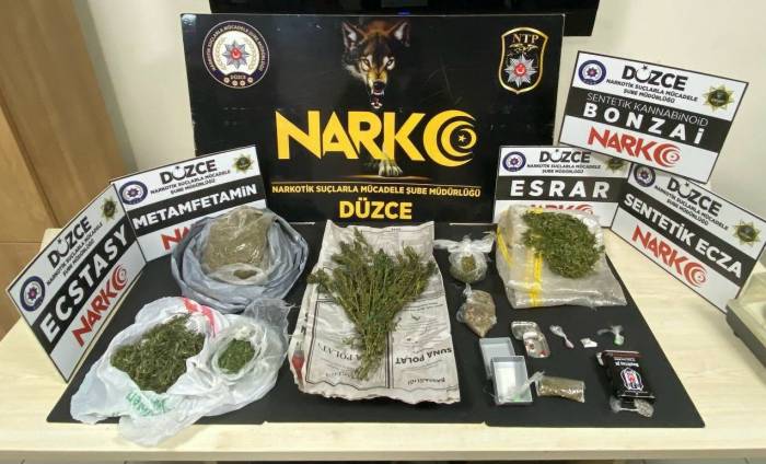 Düzce’de Uyuşturucu Satıcısı 2 Şüpheli Yakalandı