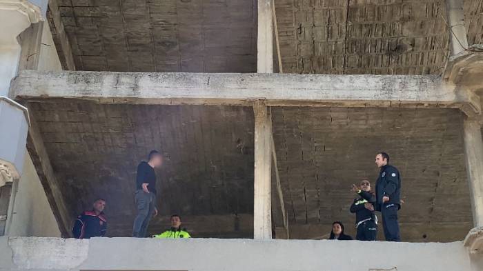 Edirne’de İntihar Girişimini Polis Ve İtfaiyeciler Engelledi