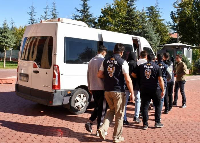 Sahte İlanla Otomobil Dolandırıcılığı Yapan 4 Şüpheli Tutuklandı