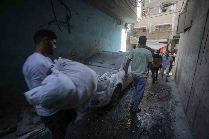 İsrail Savaş Uçakları Al-shati Mülteci Kampını Vurdu: 10 Ölü