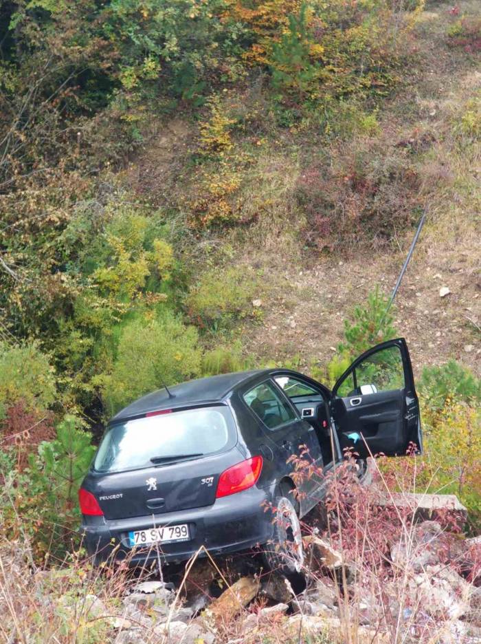 Karşı Şeride Geçip Şarampole Uçtu: 1 Yaralı